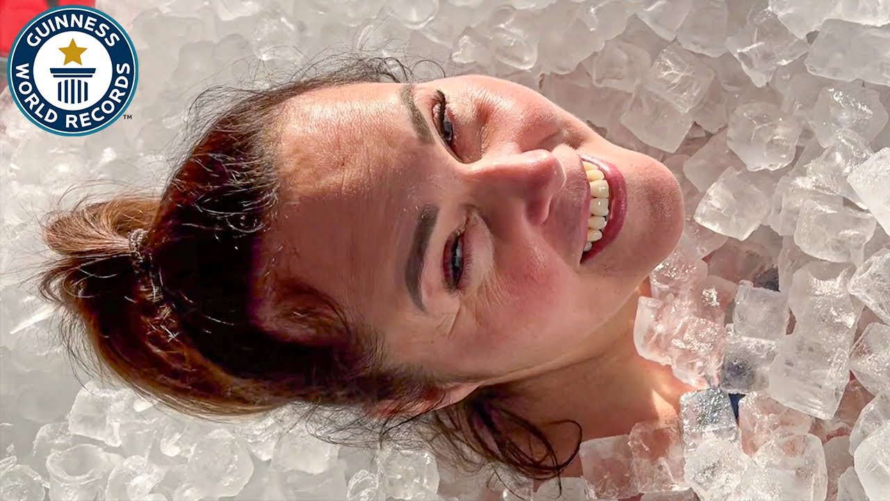 Женщина установила мировой рекорд, проведя в ящике со льдом больше трех часов
